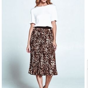 Leopard Print Pleated Skirt